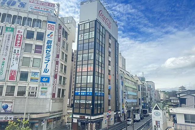 スカイラークビル